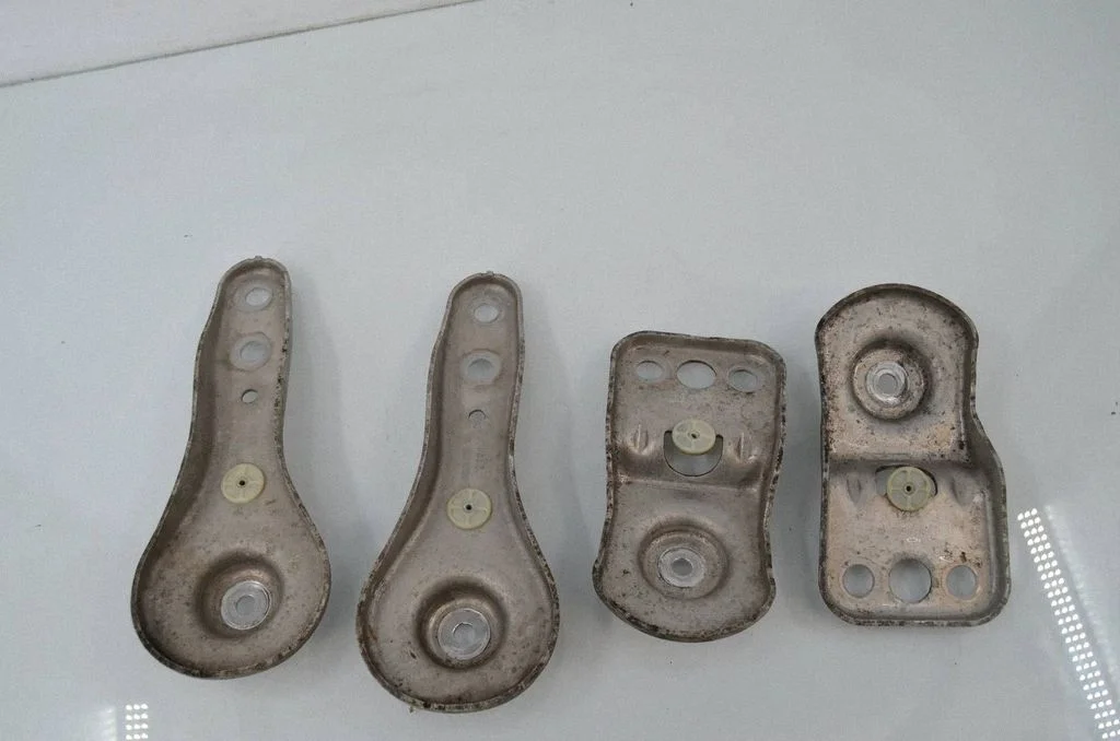 Kita galinės važiuoklės detalė