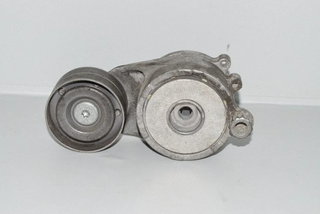 Generatoriaus diržo įtempėjas