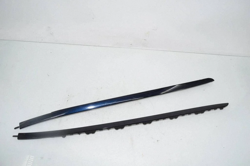 Windshield trim 7387917