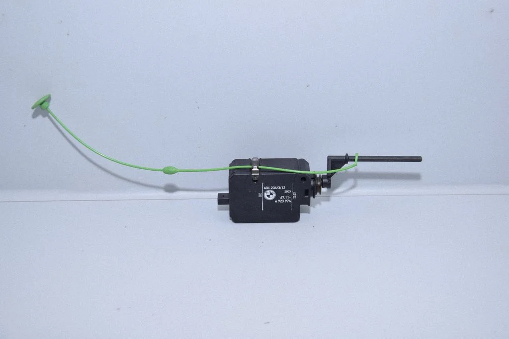 Degalų bako dangtelio spynos varikliukas