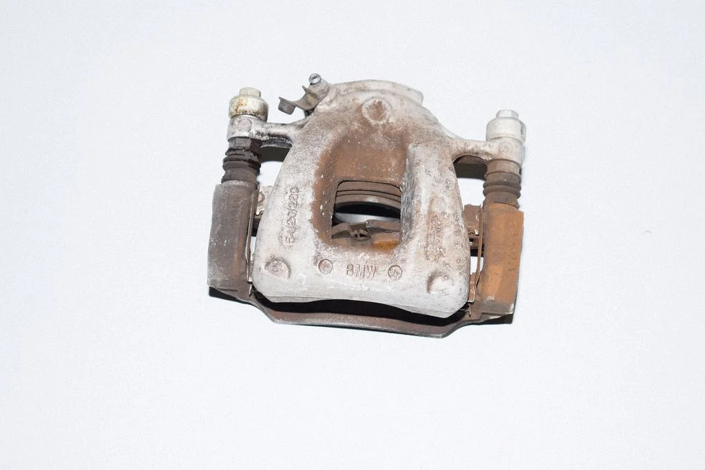 Front brake caliper – left