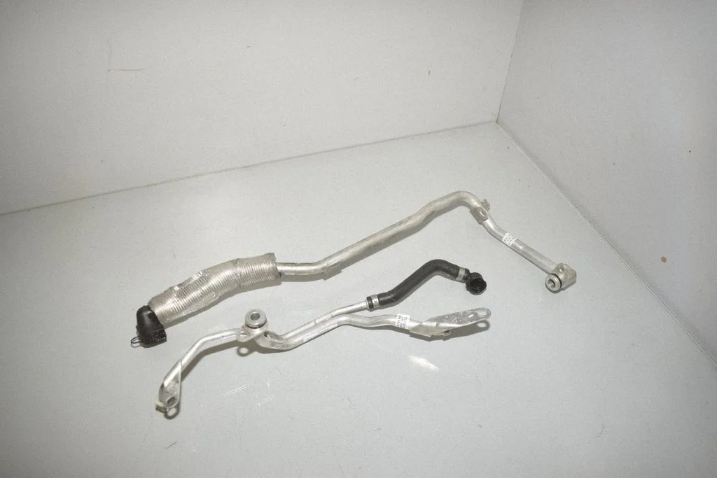 Engine coolant pipe/hose 8584835