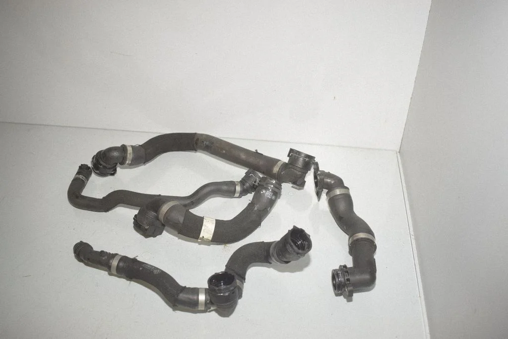Engine coolant pipe/hose 9896554