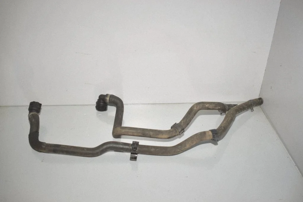 Engine coolant pipe/hose 9243891