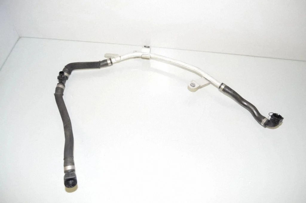 Engine coolant pipe/hose 8593779