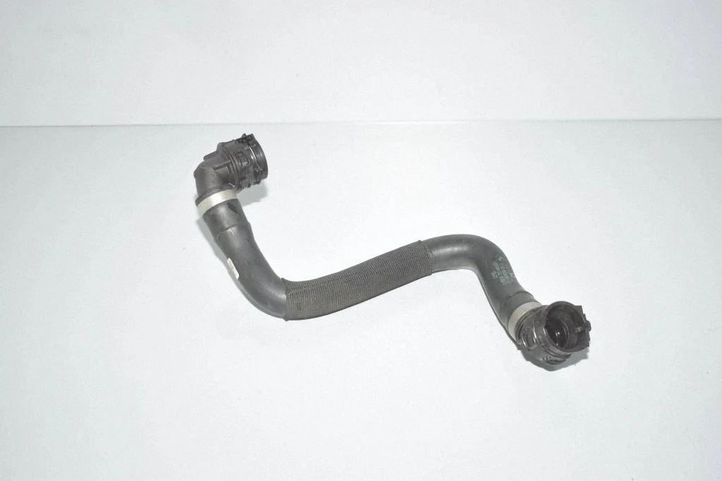 Engine coolant pipe/hose 8650981