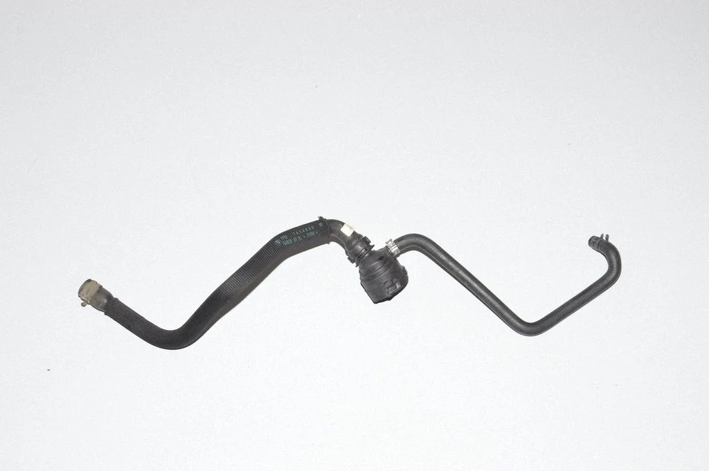 Engine coolant pipe/hose