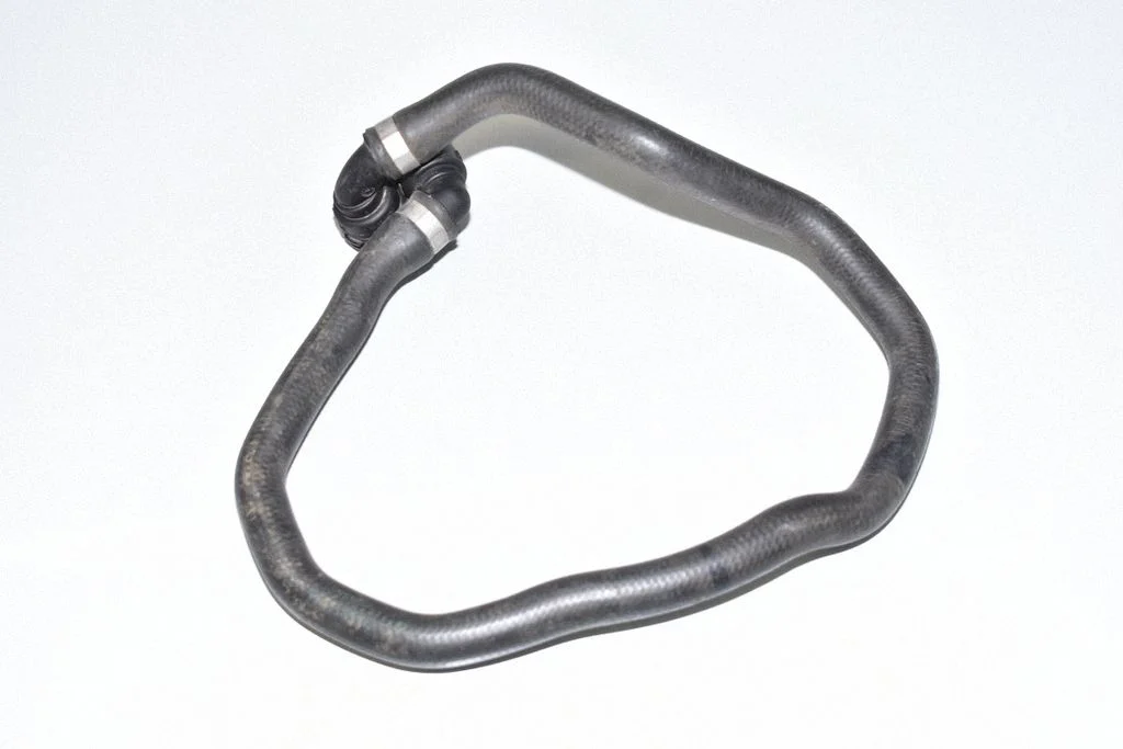Engine coolant pipe/hose