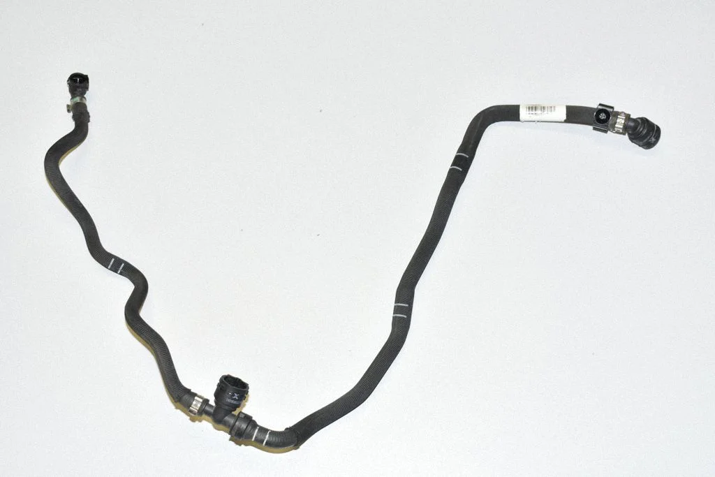 Variklio aušinimo vamzdelis (-ai)/ žarna (-os)