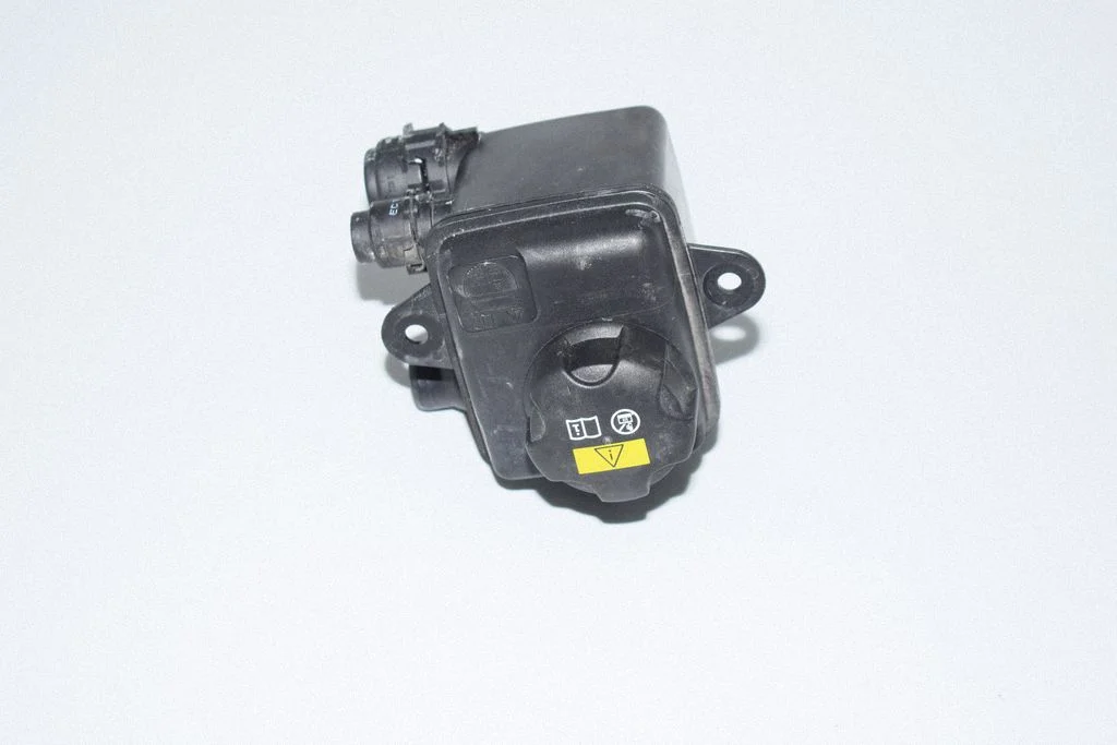 Coolant expansion tank/reservoir 9327150