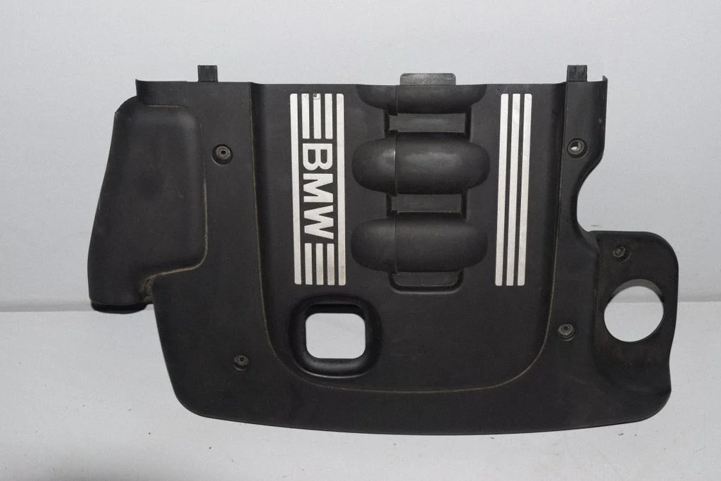 Engine cover (trim) 7789000