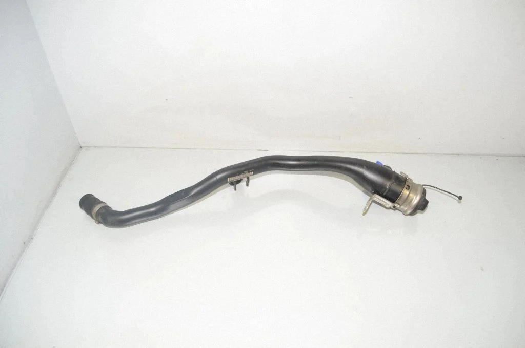 Degalų bako užpylimo vamzdis