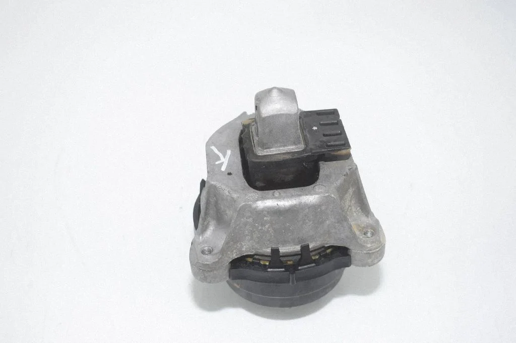 Engine mount bracket 6860481