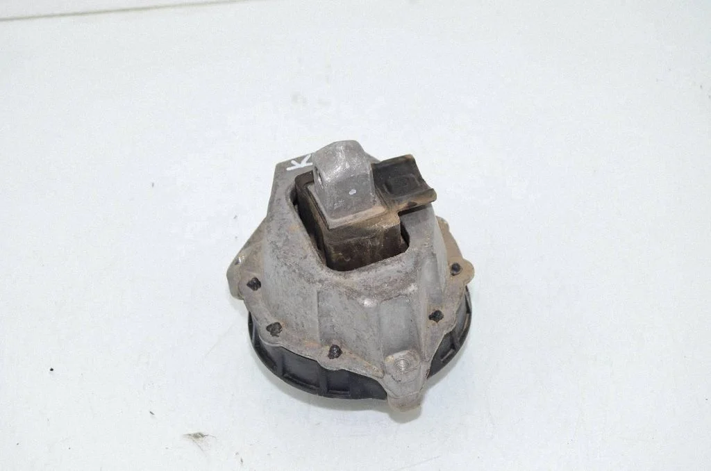 Engine mount bracket 7582317