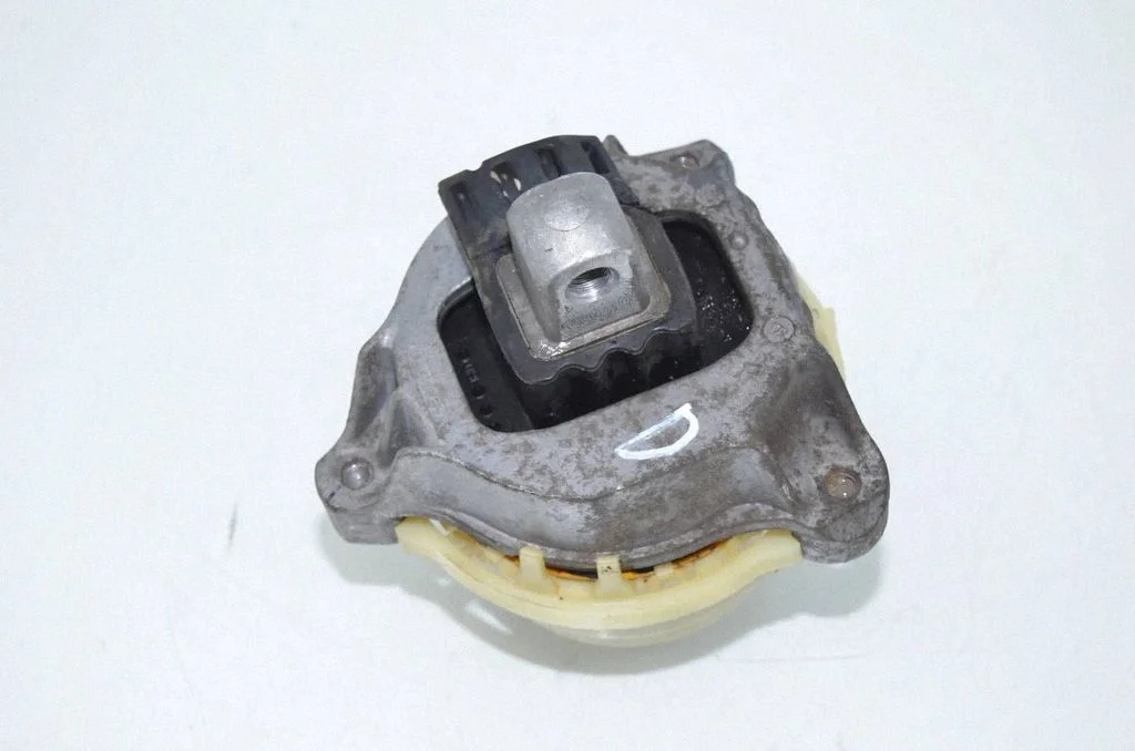 Engine mount bracket 6860486