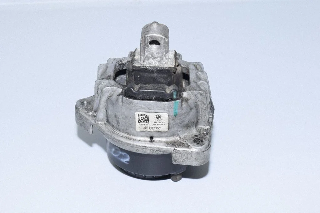 Engine mount bracket 6860233