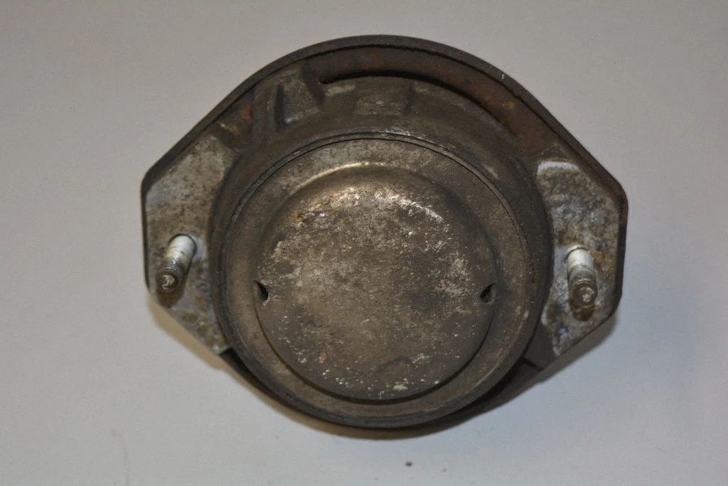 Engine mount bracket – right