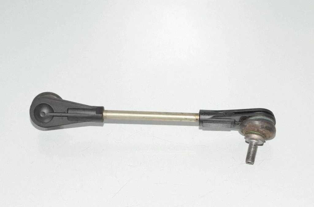 Priekinė stabilizatoriaus traukė