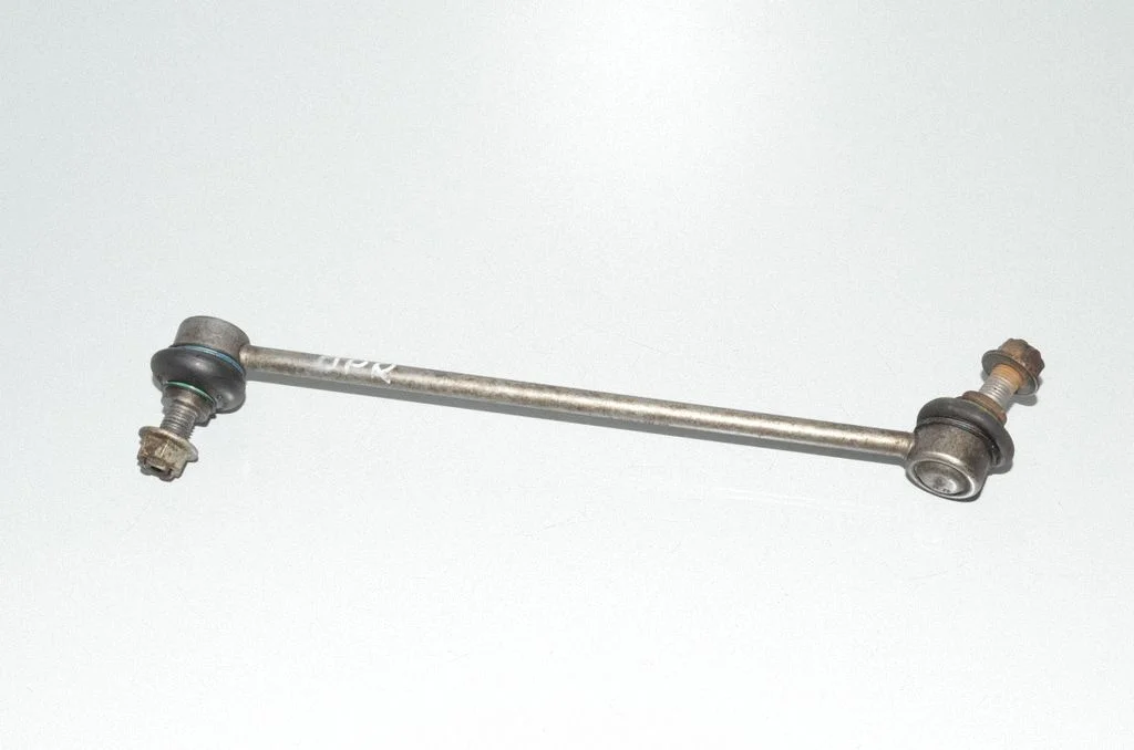 Priekinė stabilizatoriaus traukė