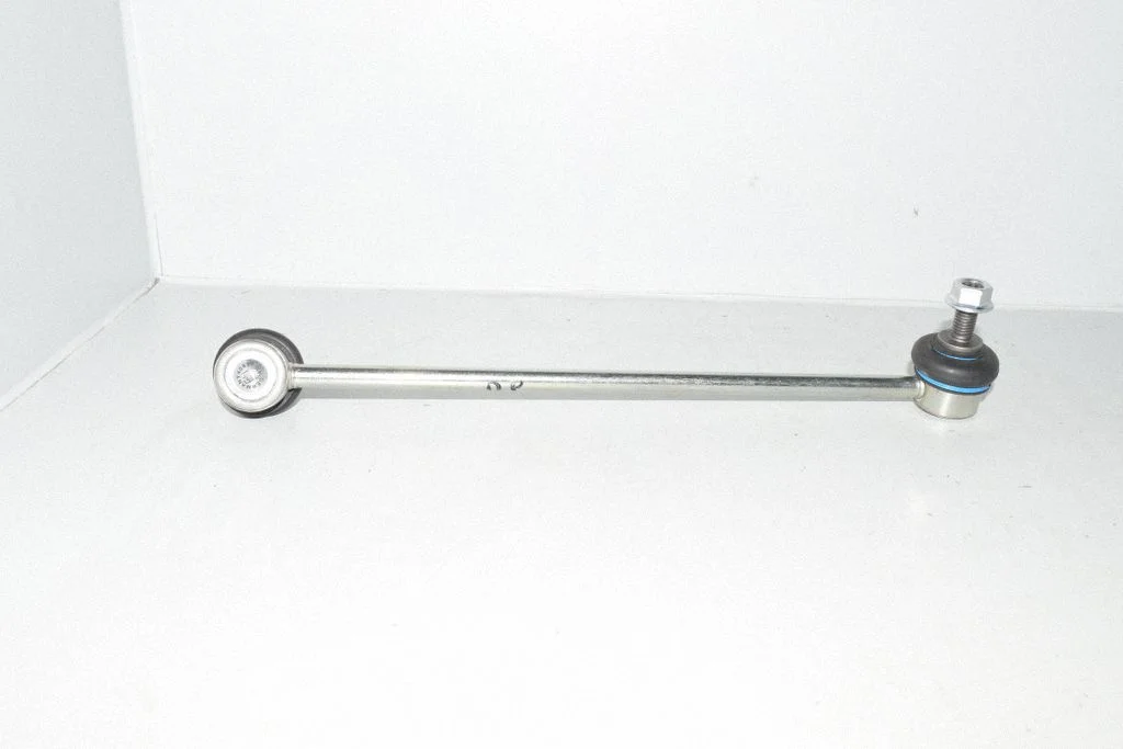 Priekinė stabilizatoriaus traukė