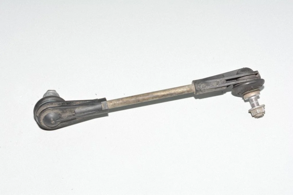 Priekinė stabilizatoriaus traukė