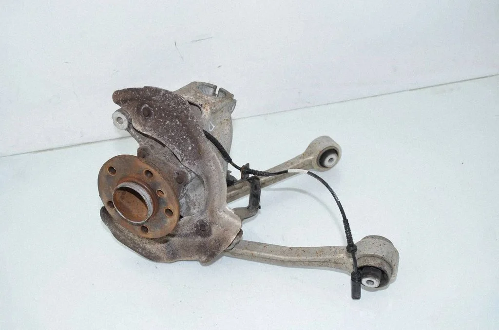 Front wheel hub 6852160