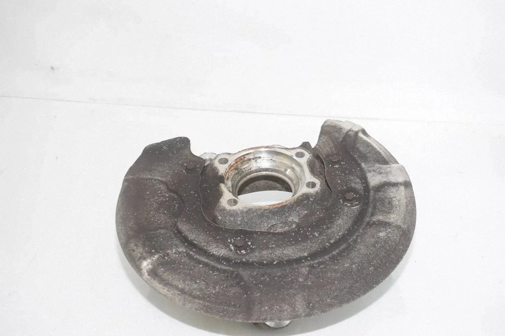 Rear wheel hub 6861137
