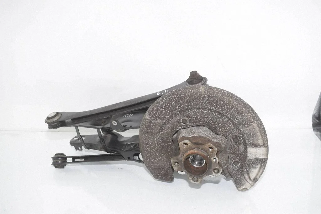 Rear wheel hub 6861138