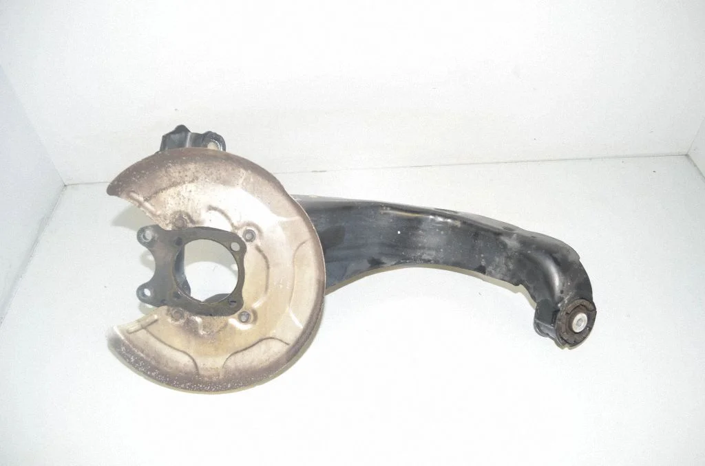 Rear wheel hub 6898963