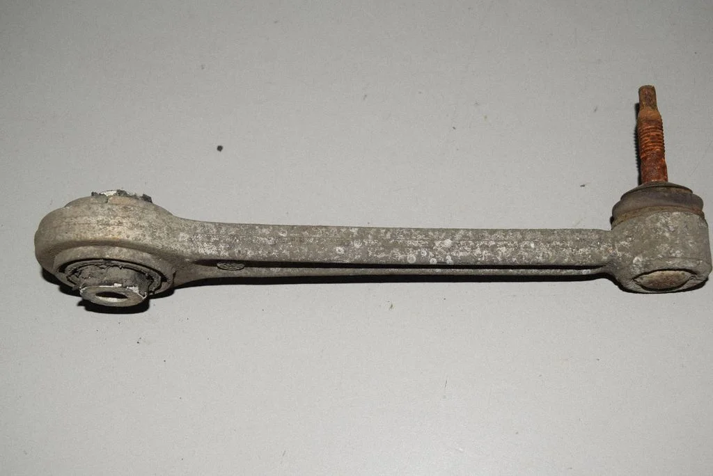 Tagumine ülemine õõtshoob – tagumine parem