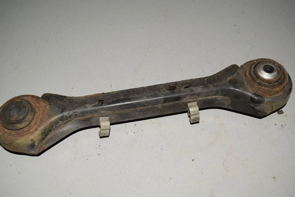 Aizmugurējā svira (dakša) – BMW 1. sērija E81 E87 (2004-2011)