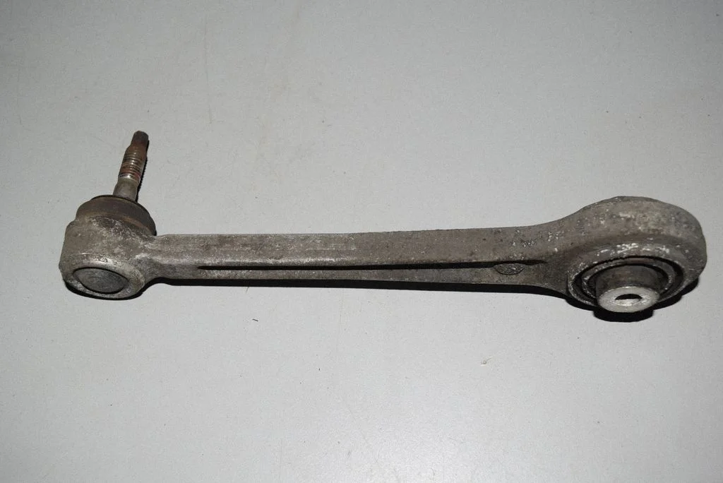 Tagumine ülemine õõtshoob – vasak
