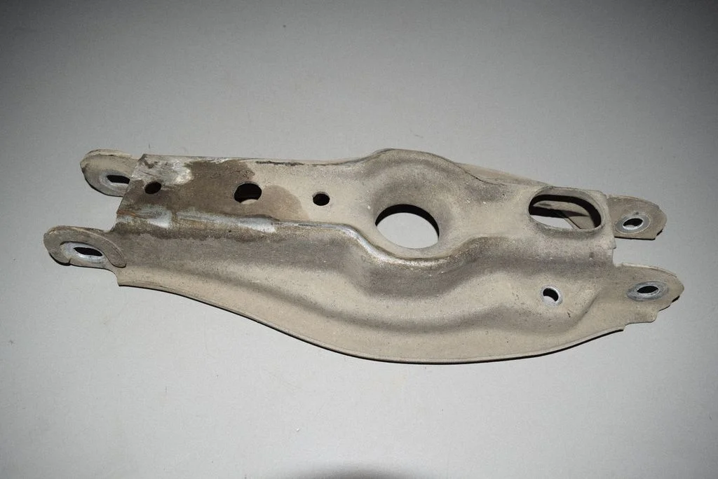 Aizmugurējā svira (dakša) – labā