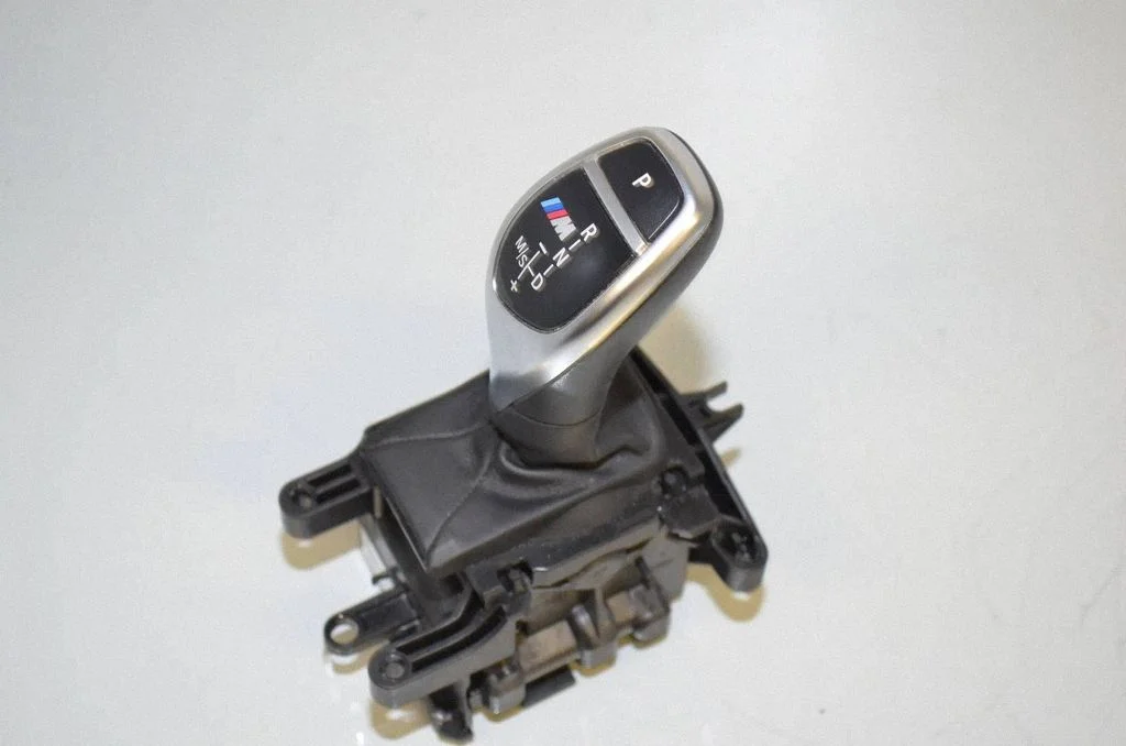 Pavarų perjungimo mechanizmas (kulisa)