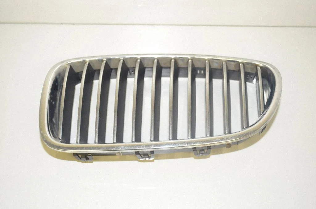 Front bumper upper radiator grill 7200727