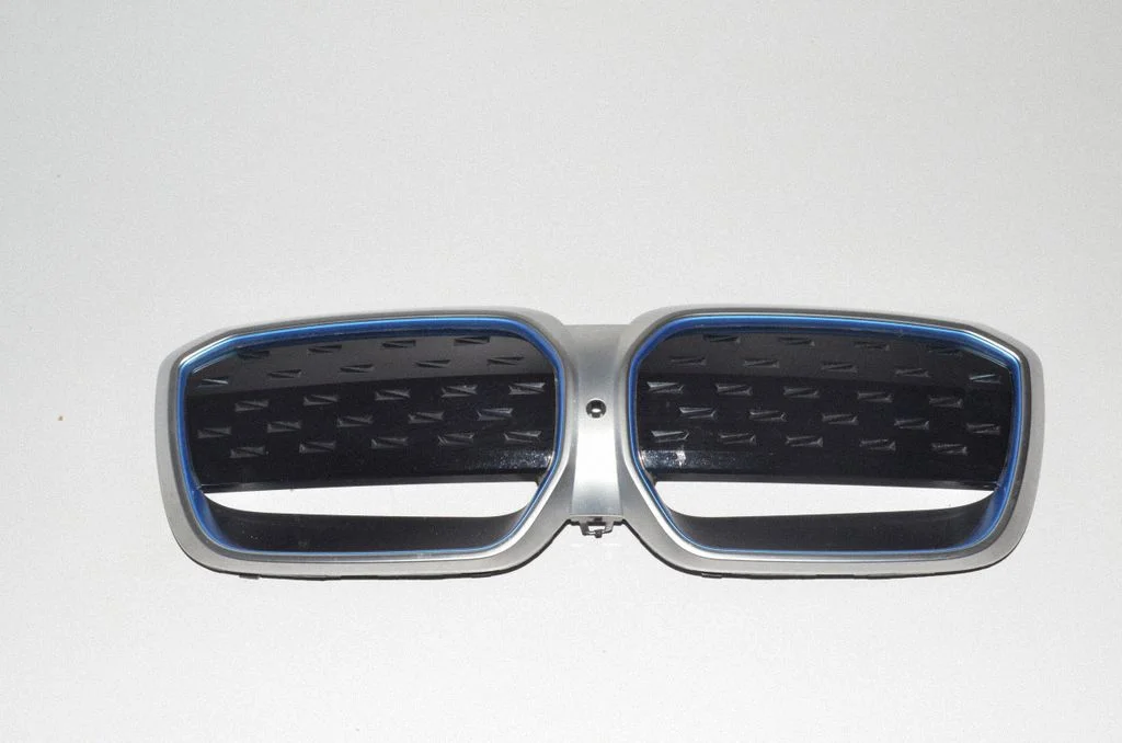 Esistange ülemine radiaatorivõre 9850241 – BMW iX3 G08 (2020-)