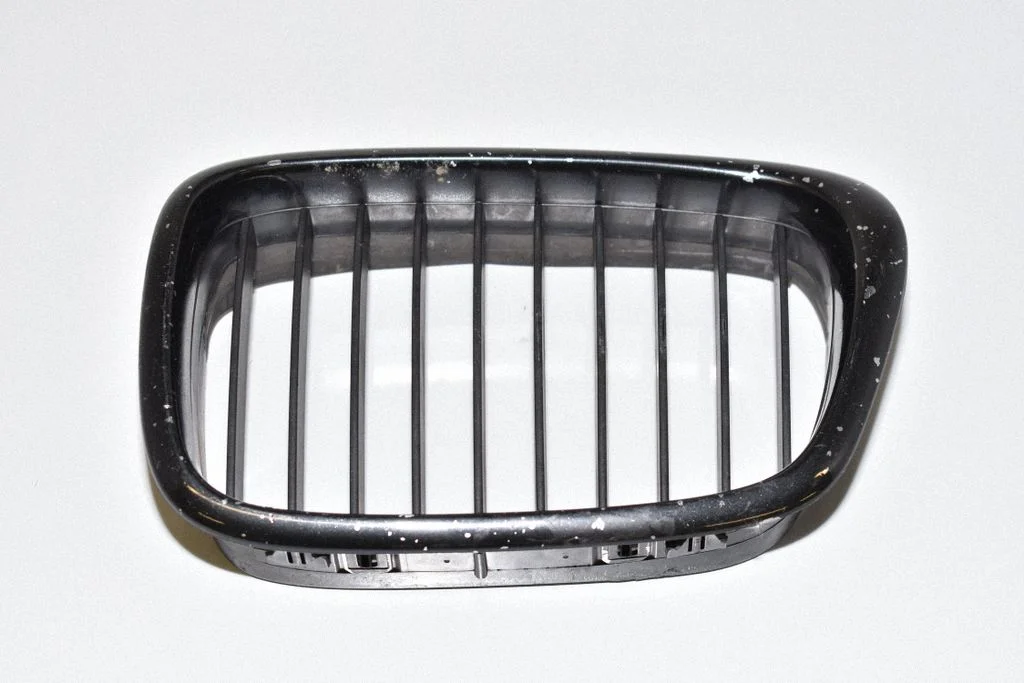 Front bumper upper radiator grill 8184531