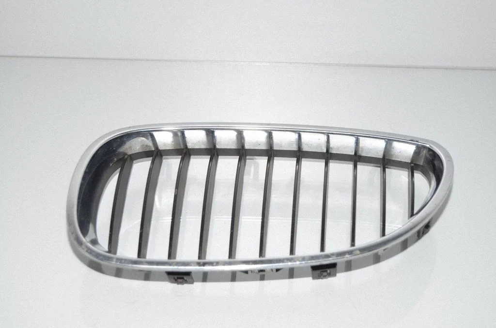 Front bumper upper radiator grill 7065701