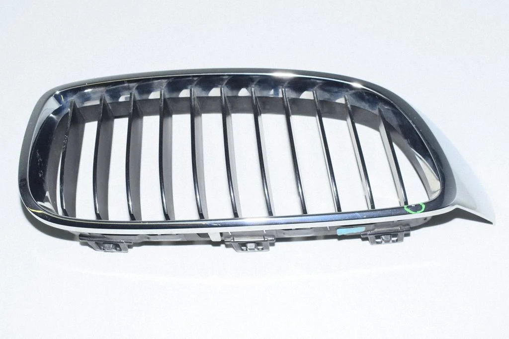 Esistange ülemine radiaatorivõre – BMW 4-seeria F32 F33 (2013-2020)