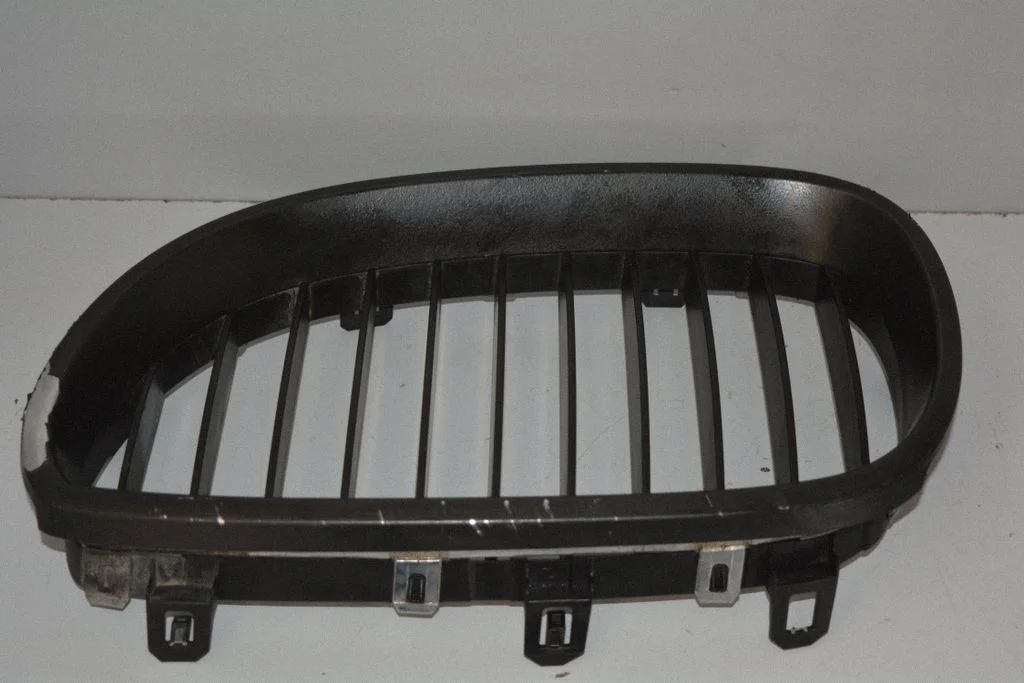 Atrapa górna (grill) – lewa
