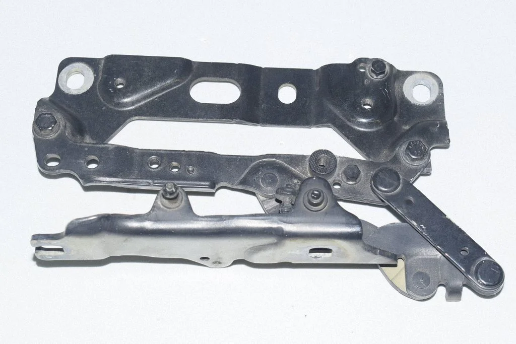 Engine bonnet/hood hinges – BMW 7 Series F01 F02 F03 F04 (2008-2016)