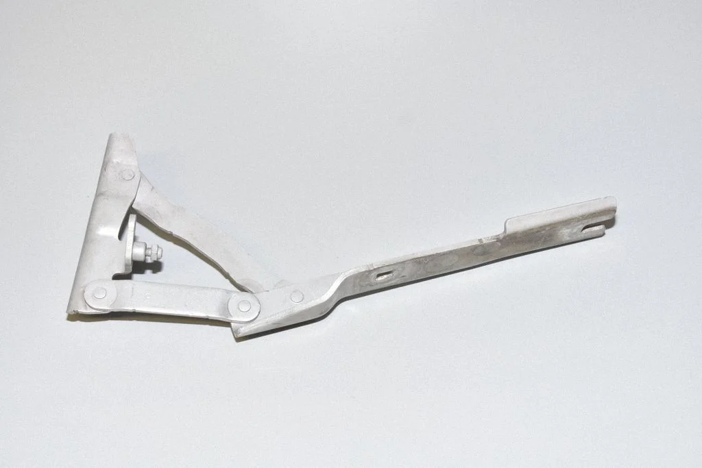 Motora pārsega eņģe (-es) – BMW 5. sērija E60 E61 (2004-2010)