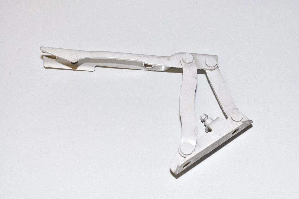 Motora pārsega eņģe (-es) – BMW 5. sērija E60 E61 (2004-2010)