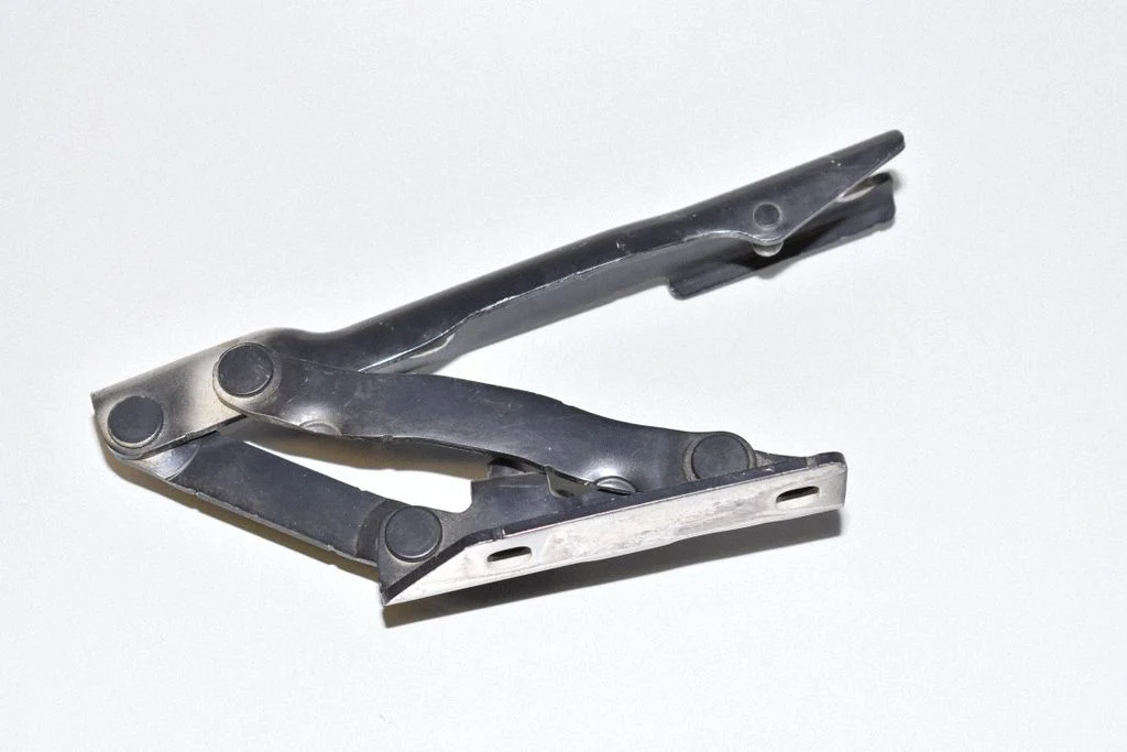 Motora pārsega eņģe (-es) – BMW 5. sērija E60 E61 (2004-2010)