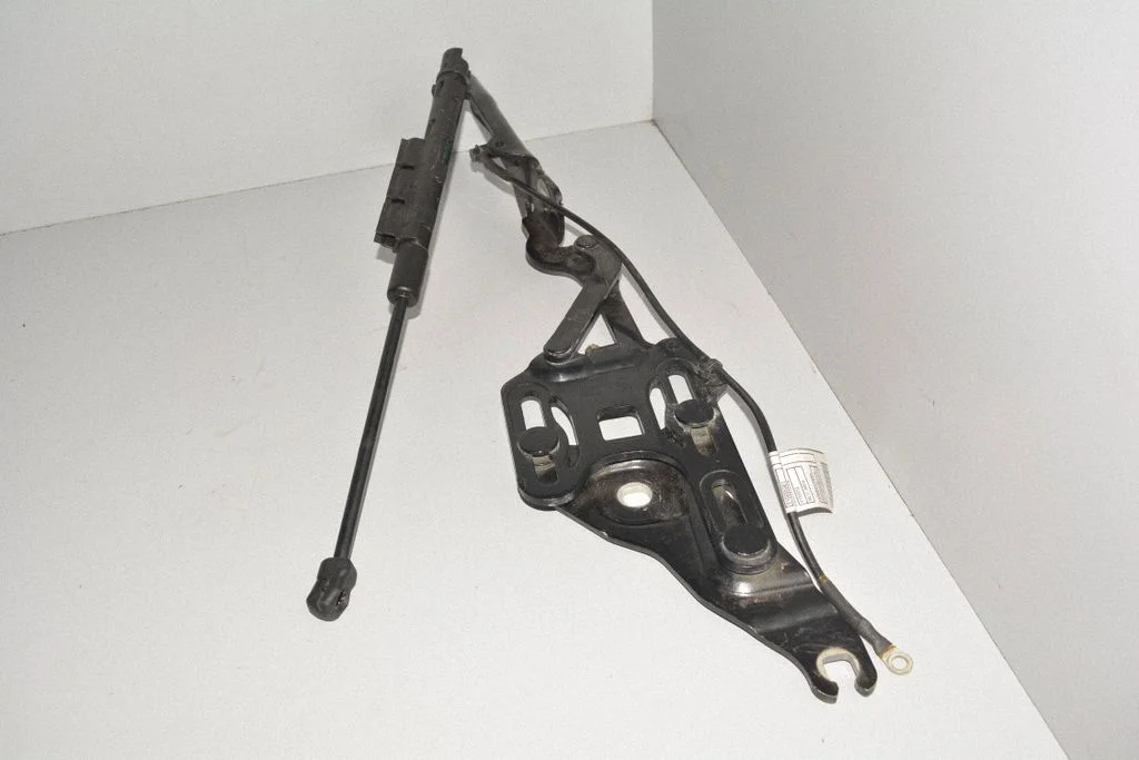 Engine bonnet/hood hinges – BMW X5 E70 (2006-2013)