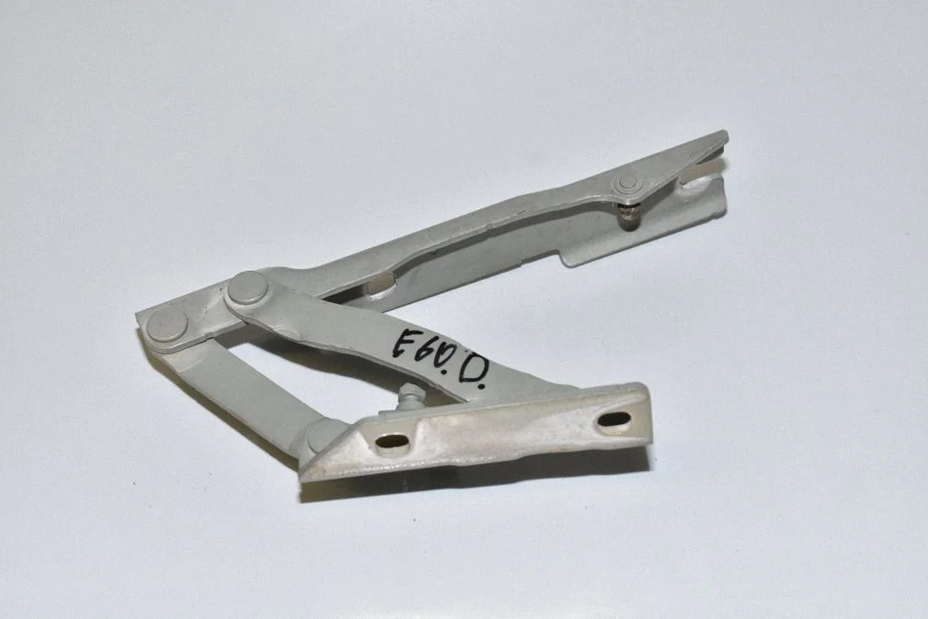 Motora pārsega eņģe (-es) – BMW 5. sērija E60 E61 (2004-2010)
