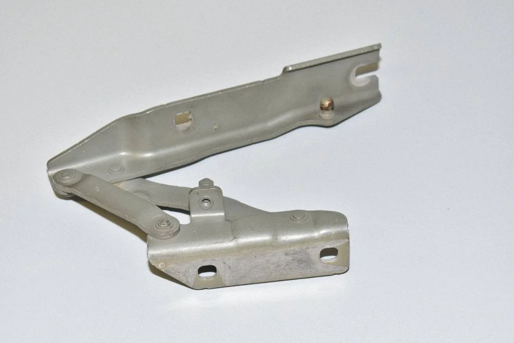Motora pārsega eņģe (-es) – BMW 5. sērija E60 E61 (2004-2010)
