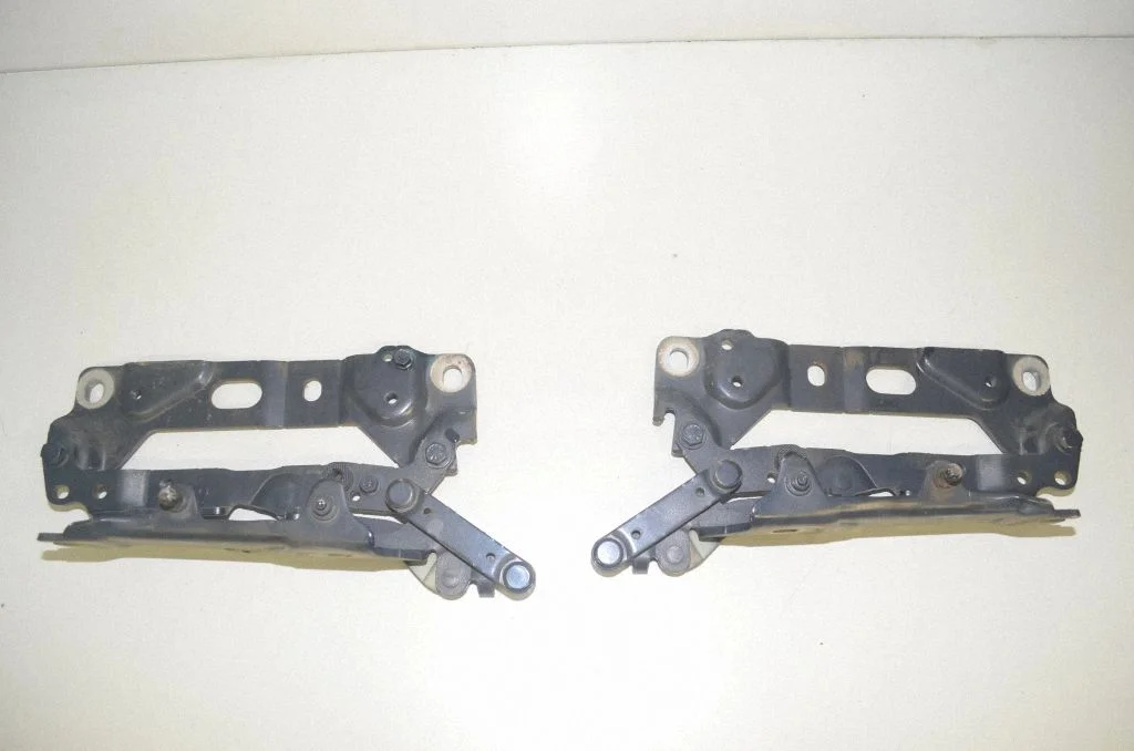 Engine bonnet/hood hinges 7200013