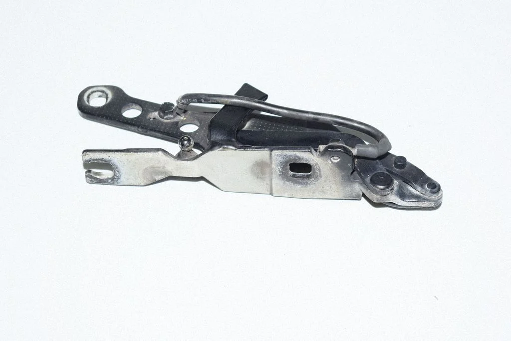 Motora pārsega eņģe (-es) – BMW X3 E83 (2003-2010)