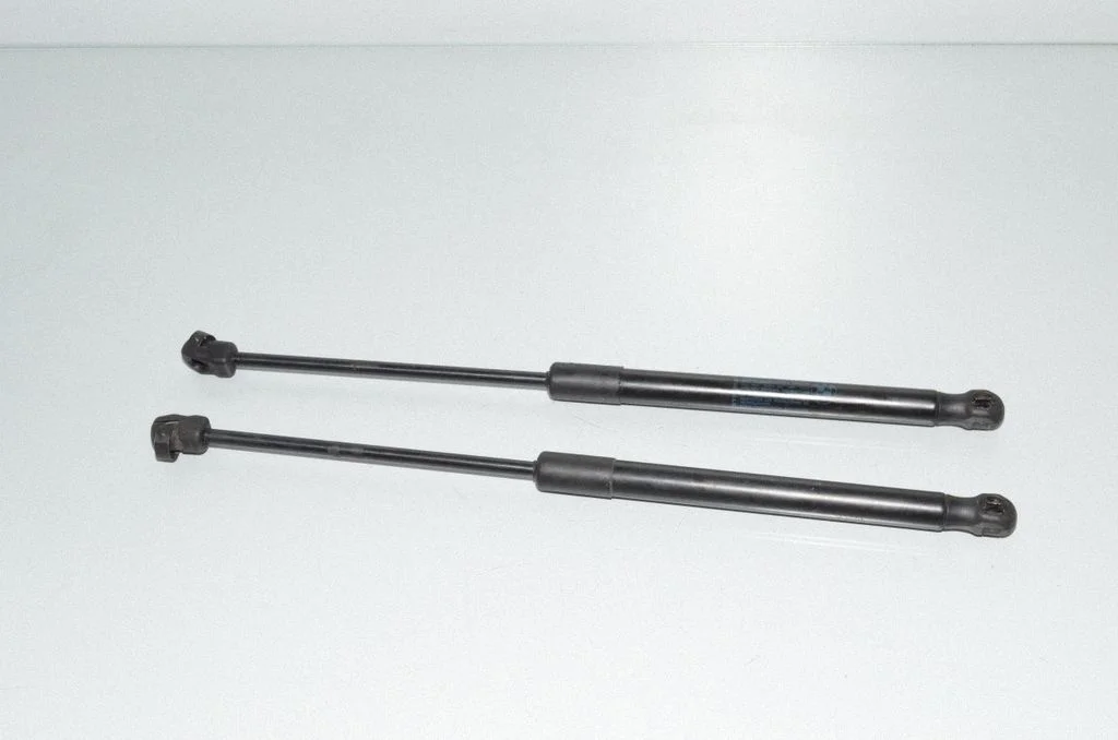 Front bonnet/hood damper/strut